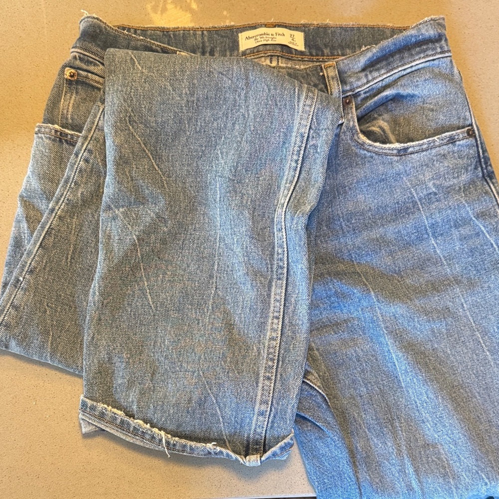 Abercrombie & Fitch 90s Straight high rise Jean 4s - Picture 2 of 3